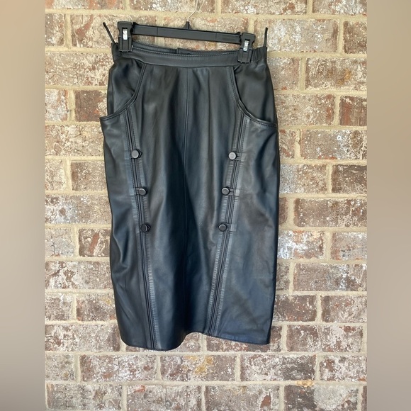 VINTAGE LEATHER SKIRTwith  BACK SLITS Buttons on Front Zipper Elastic Waist Sz 8 - Picture 1 of 13